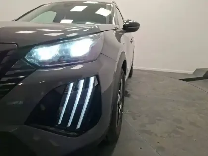 Photo 37 Peugeot 2008  Hybrid 136 e-DCS6