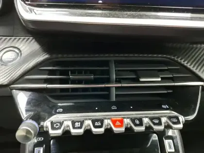 Photo 29 Peugeot 2008  Hybrid 136 e-DCS6