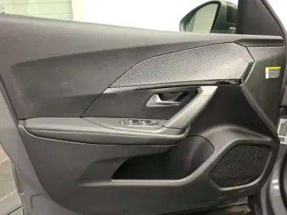 Photo 14 Peugeot 2008  Hybrid 136 e-DCS6