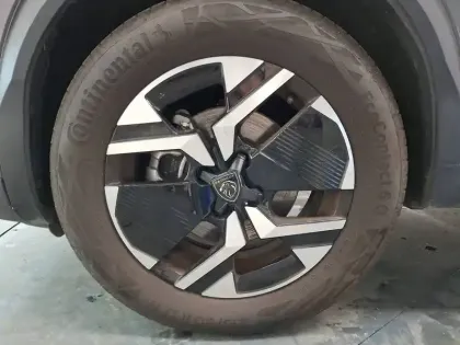 Photo 10 Peugeot 2008  Hybrid 136 e-DCS6