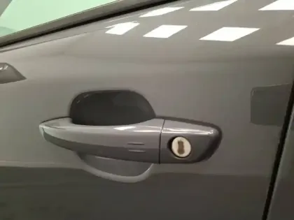 Photo 33 Peugeot 2008  Hybrid 136 e-DCS6