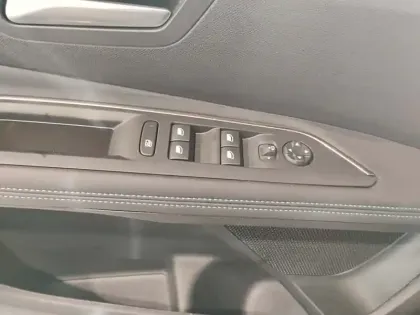 Photo 23 Peugeot 3008  Hybrid 136 e-DCS6