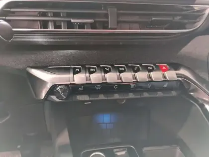 Photo 19 Peugeot 3008  Hybrid 136 e-DCS6