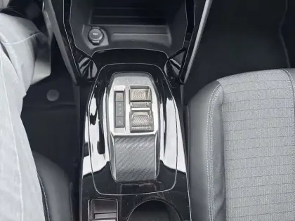 Photo 11 Peugeot 208  Electrique 50 kWh 136ch