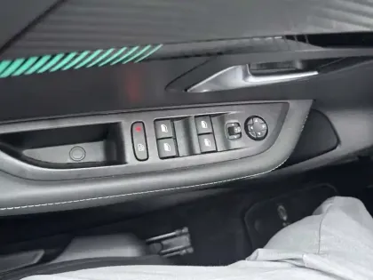 Photo 23 Peugeot 208  Electrique 50 kWh 136ch