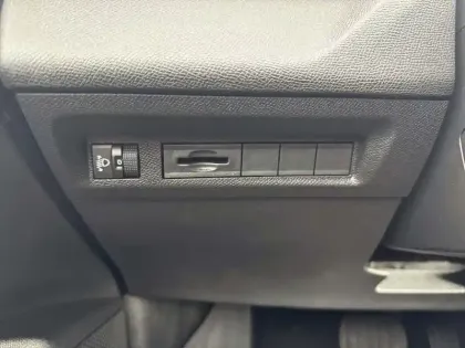 Photo 11 Peugeot 308  Hybrid 145 e-DCS6