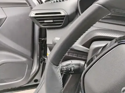 Photo 20 Peugeot 2008  PureTech 100 S&S BVM6