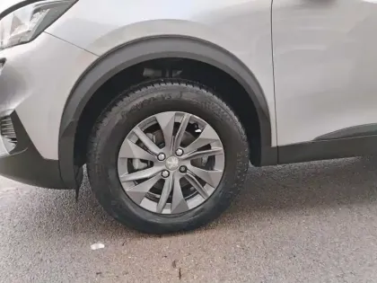 Photo 8 Peugeot 2008  PureTech 100 S&S BVM6