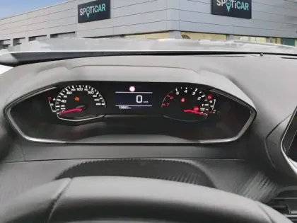 Photo 15 Peugeot 2008  PureTech 100 S&S BVM6