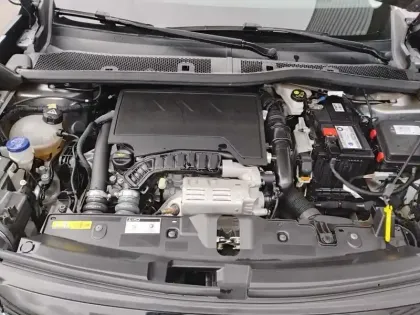 Photo 26 Peugeot 2008  PureTech 100 S&S BVM6