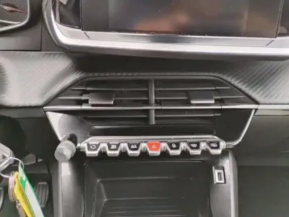 Photo 19 Peugeot 2008  PureTech 100 S&S BVM6