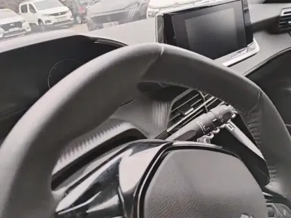 Photo 21 Peugeot 2008  PureTech 100 S&S BVM6