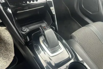 Photo 39 Peugeot 2008  Moteur électrique 136 ch