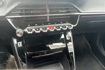 Photo 38 Peugeot 2008  Moteur électrique 136 ch