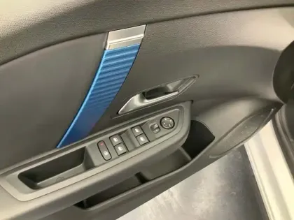 Photo 23 Citroën C4 e- 136 ch Automatique