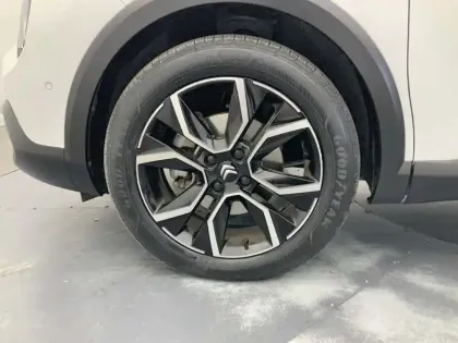 Photo 8 Citroën C4 e- 136 ch Automatique