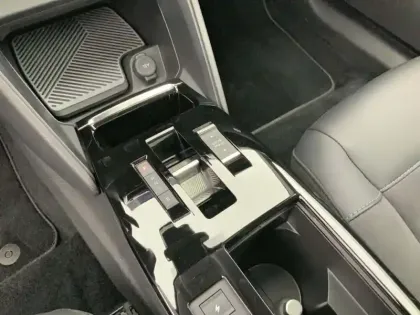 Photo 11 Citroën C4 e- 136 ch Automatique