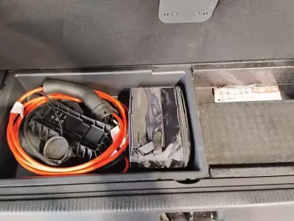 Photo 16 Peugeot 3008  Hybrid 180 e-EAT8