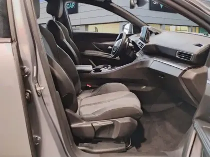 Photo 13 Peugeot 3008  Hybrid 180 e-EAT8