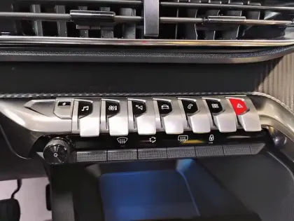 Photo 19 Peugeot 3008  Hybrid 180 e-EAT8