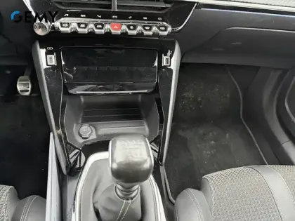 Photo 13 Peugeot 2008  PureTech 130 S&S BVM6