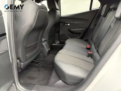 Photo 21 Peugeot 2008  PureTech 130 S&S BVM6