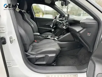 Photo 18 Peugeot 2008  PureTech 130 S&S BVM6