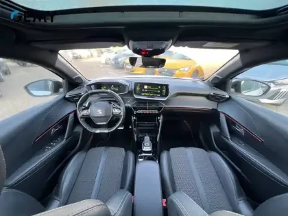 Photo 7 Peugeot 208  PureTech 100 S&S EAT8