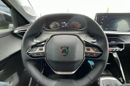 Photo 16 Peugeot 208  PureTech 100 S&S BVM6