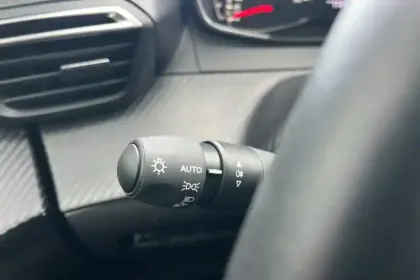 Photo 24 Peugeot 208  PureTech 100 S&S BVM6