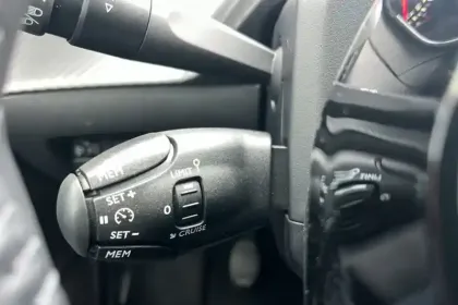 Photo 23 Peugeot 208  PureTech 100 S&S BVM6