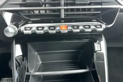 Photo 22 Peugeot 208  PureTech 100 S&S BVM6