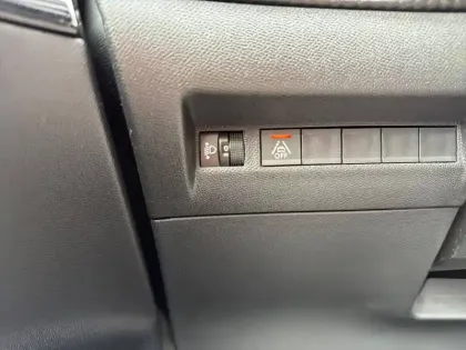 Photo 23 Peugeot 2008  BlueHDi 100 S&S BVM6