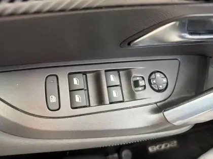 Photo 26 Peugeot 2008  BlueHDi 100 S&S BVM6