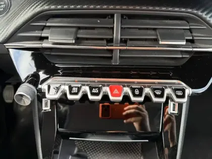 Photo 28 Peugeot 2008  BlueHDi 100 S&S BVM6