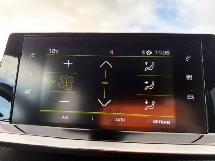 Photo 17 Peugeot 2008  BlueHDi 100 S&S BVM6