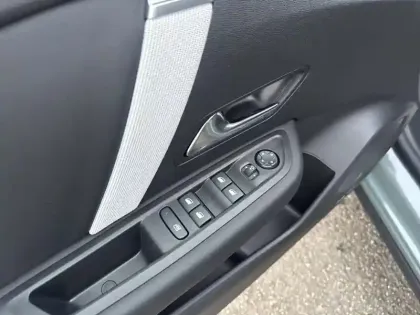 Photo 23 Citroën C4  Hybride 136 e-DCS6