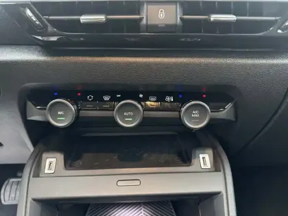 Photo 19 Citroën C4  Hybride 136 e-DCS6