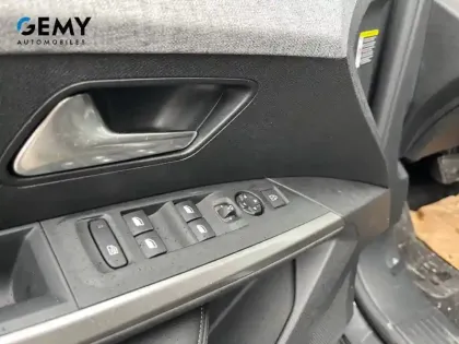 Photo 13 Peugeot 5008  Hybrid 136 e-DCS6