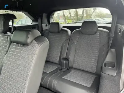 Photo 12 Peugeot 5008  Hybrid 136 e-DCS6