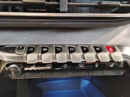 Photo 19 Peugeot 3008  Hybrid 225 e-EAT8