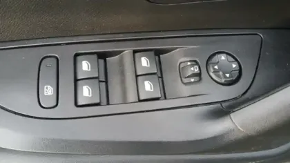 Photo 35 Peugeot 2008  PureTech 130 S&S EAT8