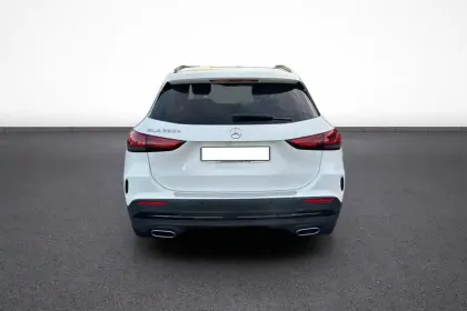 Photo 44 Mercedes GLA  250 e 8G-DCT