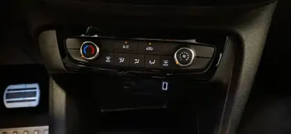 Photo 8 Opel Corsa  1.2 Turbo Hybrid 110 ch e-DCT6