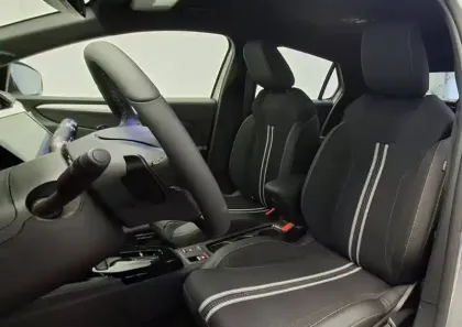 Photo 45 Opel Corsa  1.2 Turbo Hybrid 110 ch e-DCT6