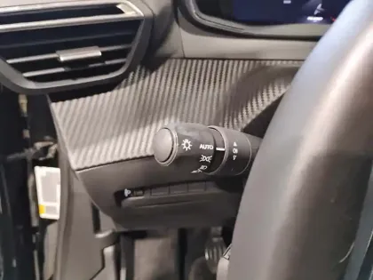 Photo 20 Peugeot 2008  PureTech 100 S&S BVM6