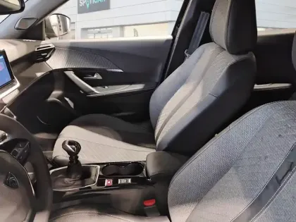 Photo 16 Peugeot 2008  PureTech 100 S&S BVM6