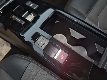 Photo 24 Citroën C4 e- 136 ch Automatique