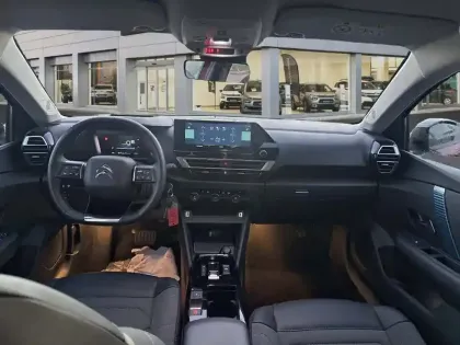 Photo 9 Citroën C4 e- 136 ch Automatique