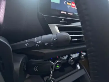 Photo 21 Citroën C4 e- 136 ch Automatique